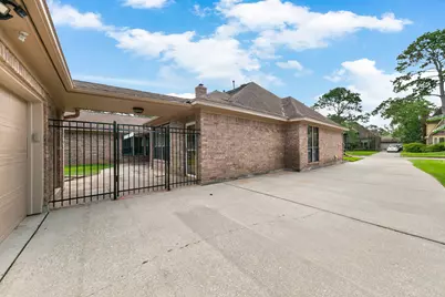 15935 Parkchester Drive, Houston, TX 77062 - Photo 21