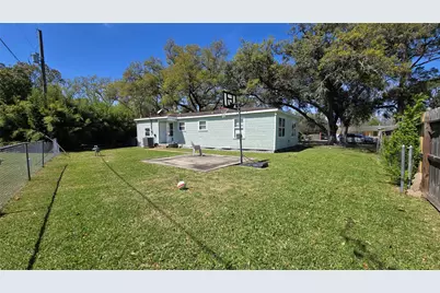 2901 N Houston Drive, La Marque, TX 77568 - Photo 15