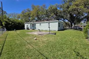 2901 N Houston Dr, La Marque, TX 77568 - Photo 15