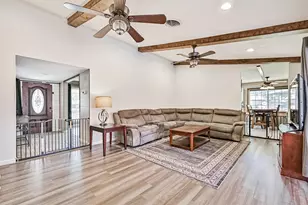 1813 Meadowview Dr, Alvin, TX 77511 - Photo 17