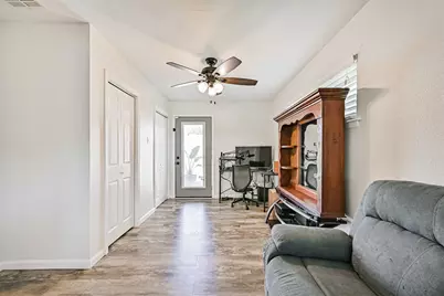 1813 Meadowview Drive, Alvin, TX 77511 - Photo 5