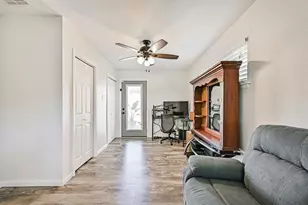 1813 Meadowview Dr, Alvin, TX 77511 - Photo 5