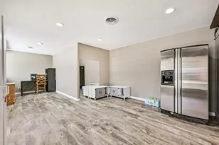 1813 Meadowview Dr, Alvin, TX 77511 - Photo 13