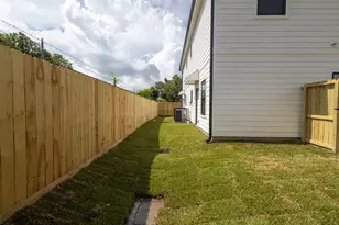 5036 Mallow St, Houston, TX 77033 - Photo 35