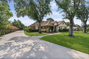 727 Baker Dr, Tomball, TX 77375 - Photo 3