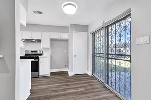 12106 Panay Dr, Houston, TX 77048 - Photo 9