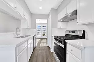 12106 Panay Dr, Houston, TX 77048 - Photo 9