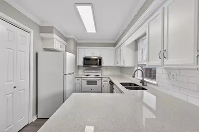 1221 Cedar Post Lane #4B, Houston, TX 77055 - Photo 1