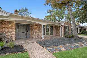 10211 Candlewood Dr, Houston, TX 77042 - Photo 3