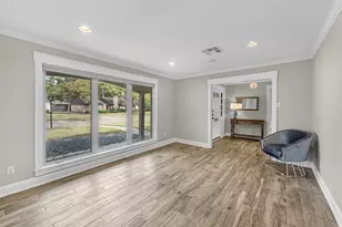 10211 Candlewood Dr, Houston, TX 77042 - Photo 5