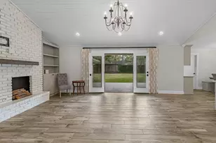 10211 Candlewood Dr, Houston, TX 77042 - Photo 9