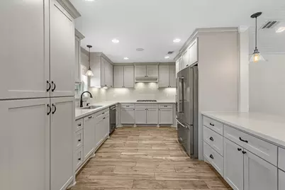 10211 Candlewood Drive, Houston, TX 77042 - Photo 13