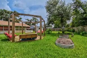 632 Northridge St, Angleton, TX 77515 - Photo 3