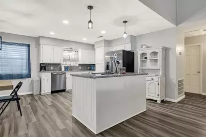1227 Sailfish St, Hitchcock, TX 77563 - Photo 9