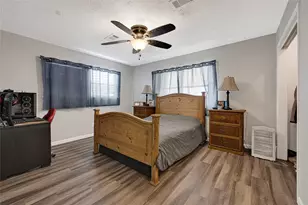 1227 Sailfish St, Hitchcock, TX 77563 - Photo 11