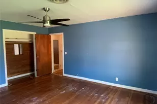 408 S Grimes St, Giddings, TX 78942 - Photo 11