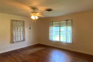 408 S Grimes St, Giddings, TX 78942 - Photo 9