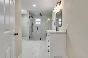 301 N Pecan Dr, Texas City, TX 77591 - Photo 15