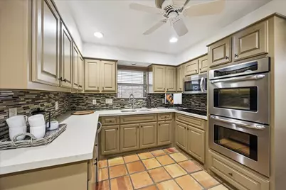 10607 Riverview Drive, Houston, TX 77042 - Photo 11
