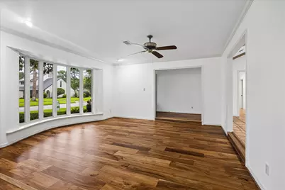 10607 Riverview Drive, Houston, TX 77042 - Photo 15