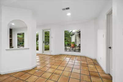 10607 Riverview Drive, Houston, TX 77042 - Photo 7