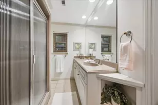 10607 Riverview Dr, Houston, TX 77042 - Photo 19