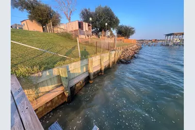 2646 Bay Oaks Harbor Drive, Baytown, TX 77523 - Photo 3