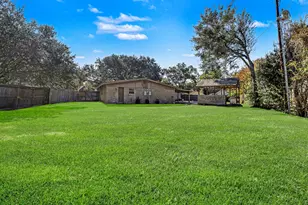 915 Merriman Ct Ct, Friendswood, TX 77546 - Photo 3