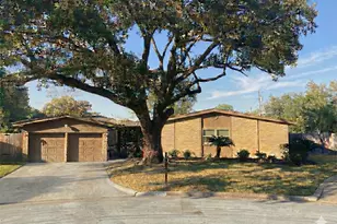 915 Merriman Ct Ct, Friendswood, TX 77546 - Photo 1