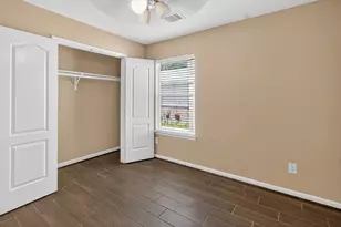 919 Staffordale Manor Ln, Houston, TX 77047 - Photo 13