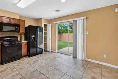 919 Staffordale Manor Lane, Houston, TX 77047 - Photo 5