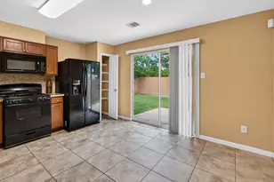 919 Staffordale Manor Ln, Houston, TX 77047 - Photo 5