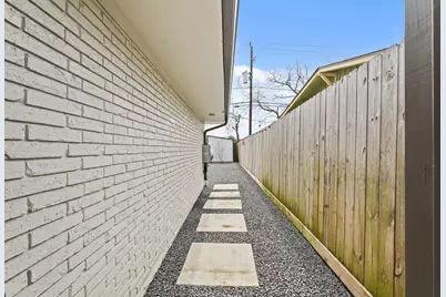 5009 Libbey Lane, Houston, TX 77092 - Photo 23