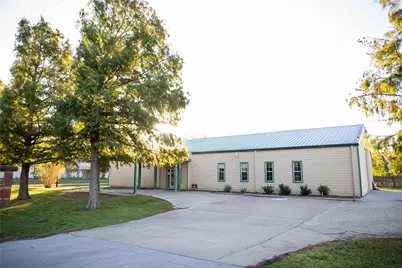 823 Seydler, East Bernard, TX 77435 - Photo 3