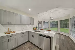 14915 Sun Harbor Dr, Houston, TX 77062 - Photo 11