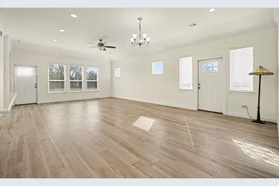 3633 E Meadow Ln, Dickinson, TX 77539 - Photo 13