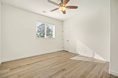 3633 E Meadow Ln, Dickinson, TX 77539 - Photo 9