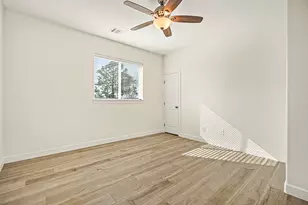 3633 E Meadow Ln, Dickinson, TX 77539 - Photo 9