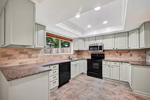 16419 Barcelona Dr, Friendswood, TX 77546 - Photo 9