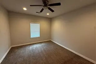 8205 Oak Knoll Ln, Houston, TX 77028 - Photo 11