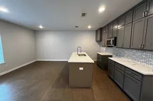 8205 Oak Knoll Ln, Houston, TX 77028 - Photo 5