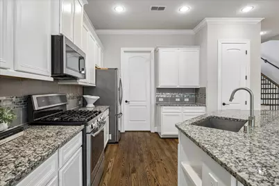 1704 Oak Leaf Pass Drive, Houston, TX 77055 - Photo 17