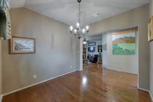 74 W Tapestry Park Cir, The Woodlands, TX 77381 - Photo 9