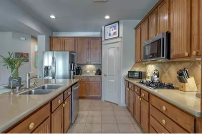 74 W Tapestry Park Circle, The Woodlands, TX 77381 - Photo 13