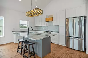 809 W Taylor Ave, Port O'Connor, TX 77982 - Photo 7