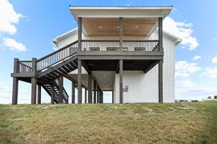 809 W Taylor Ave, Port O'Connor, TX 77982 - Photo 3