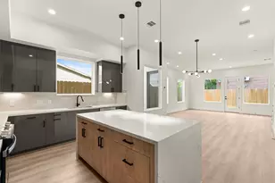 2717 Sampson St, Houston, TX 77004 - Photo 1