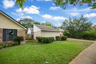 5610 Longforest Dr, Houston, TX 77088 - Photo 3