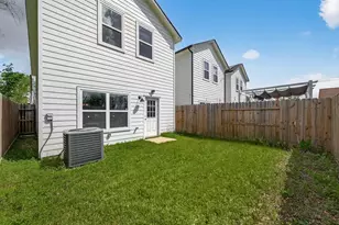 9724 Racine St, Houston, TX 77029 - Photo 21
