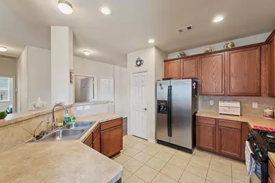 10010 Wood Leaf Court, Baytown, TX 77521 - Photo 9